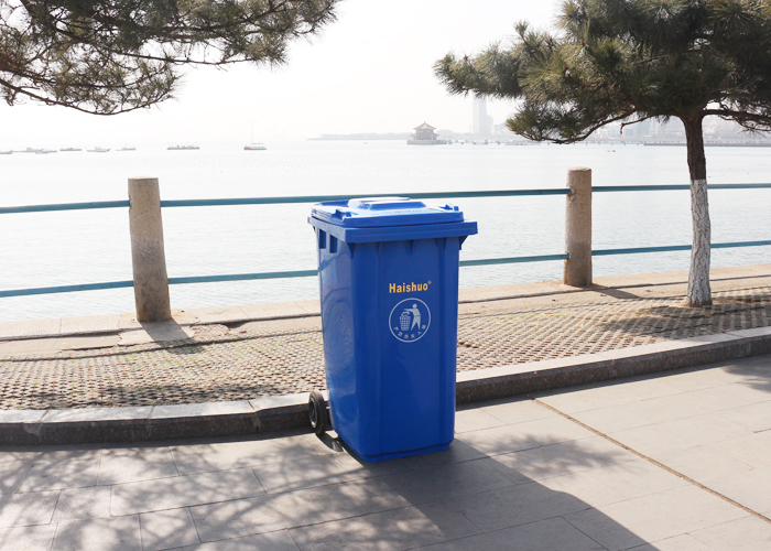 藍色塑料垃圾桶