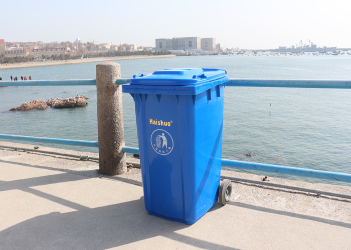 藍色塑料垃圾桶